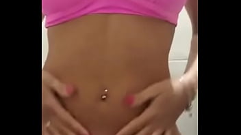 Preview 4 of Milf Mom Hot Son - Aline se exibindo para o amante.