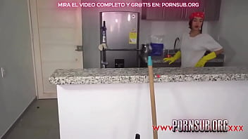 Preview 1 of Public Striper - CRIADA CALIENTE. ver completo en: pornsuborg