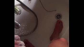 Preview 1 of Brezzers Lesbeyan Vodeos - Dusche Masturbatio