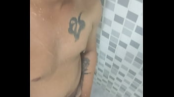Preview 4 of Doggy Dogs - Punheta no banho