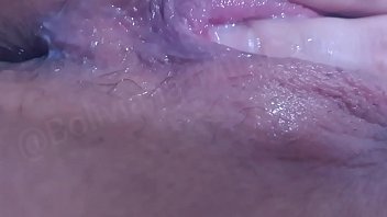 Preview 4 of Viejo Ravo Verde - Mimi se masturbando ate sacar leitinho da sua bucetinha