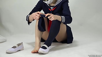 Preview 2 of Boobs Leaking - Les filles enl&egrave_vent leurs chaussettes et mettent leurs chaussures pieds nus