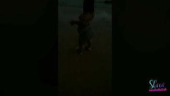 Preview 2 of Xxx Aa - burl&aacute_ndose de un enano en la playa con una mamada y un buen paseo