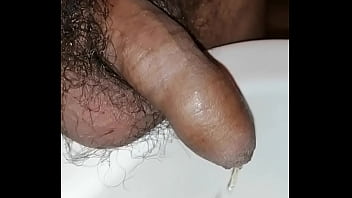 Preview 1 of Xxx Sax Vde - Jugando con mi prepucio cuando meo y jalandome laverga