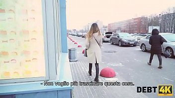 Preview 1 of Dike Big Sex - Debt4k. La modella Petite Roxy Lips con un corpo ipnotizzante fa sesso con uno sconosciuto per i debiti