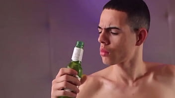 Preview 2 of Morgen Sister - Derramando Cerveja no Corpo