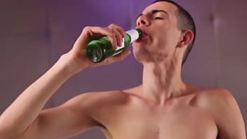 Preview 3 of Morgen Sister - Derramando Cerveja no Corpo