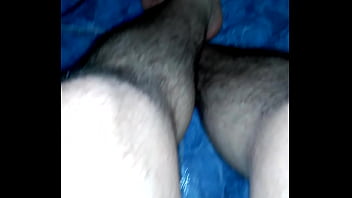 Preview 1 of Indin Xxxvideos - Mis gambas y patas peludas