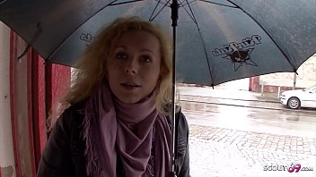 Preview 1 of Rape Huge Force - Deutsche Hausfrau bei echten Strassen Casting in Berlin f&uuml_r Geld AO gefickt - German MILF