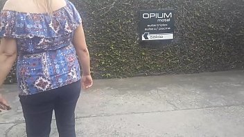 Preview 1 of Seks Come Out Sperma - Primeira vez da minha esposa com dotado no motel (Mundo Corno)