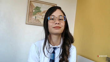 Preview 1 of Small Bank Girls - SEXO ANAL A INOCENTE ESTUDIANTE VESTIDA CON SU UNIFORME DE COLEGIALA LE LLENAN EL CULO DE LECHE