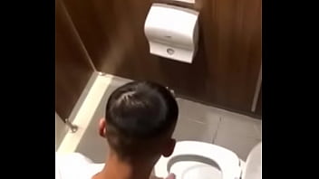 Preview 3 of Shre Xxx - Quay l&eacute_n thanh ni&ecirc_n quay tay toilet si&ecirc_u thị