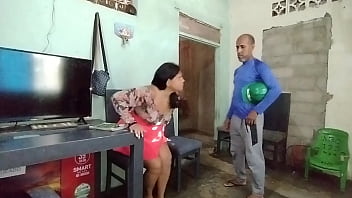 Preview 1 of Xxx Videosz Com - Mi marido contrat&oacute_ a un alba&ntilde_il y termina foll&aacute_ndome el co&ntilde_o grande hasta correrse en mi culo grande