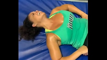 Preview 3 of Paki Girl Lubna Sex - Morena haciendo ejercicio