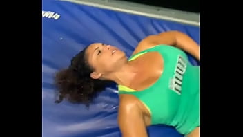 Preview 4 of Paki Girl Lubna Sex - Morena haciendo ejercicio