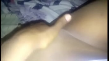 Preview 1 of Cleaning Leaked Girl - Putinha tocando uma siririca
