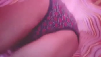 Preview 1 of Babec Com - upskirt en la cocina con una bombacha negra con flores bien cerca