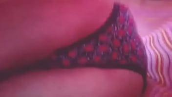 Preview 4 of Babec Com - upskirt en la cocina con una bombacha negra con flores bien cerca
