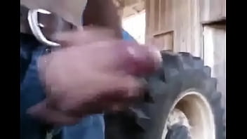 Preview 2 of Des Milk - Punheta na obra