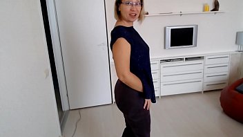 Preview 2 of Simpsons Selma And Patty - Sexy stepmom butt.