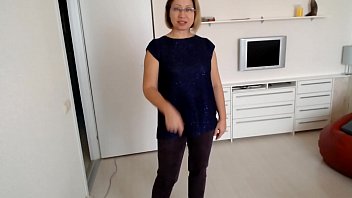 Preview 1 of Simpsons Selma And Patty - Sexy stepmom butt.