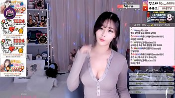 Preview 2 of Natural Tits Xnxx Guru - G&aacute_i H&agrave_n Quốc nhảy giao lưu với anh em
