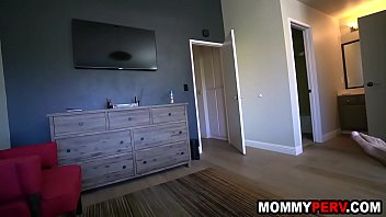 Preview 1 of Cumfiesta Isis - Curvy stepmom wants to have stepson&#039_s cock in her mouth