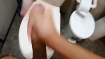 Preview 4 of Indian Bhvi - Le Lleno El Cepillo De Dientes De Leche A Mi Roomie Par&aacute_ Que Se Confunda Con La Crema Dental