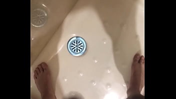 Preview 1 of Taxi Agent Porn - Meando en la ducha,  periscope.