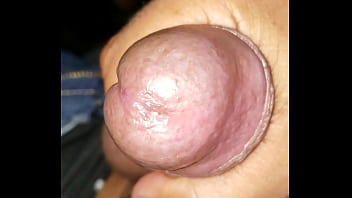 Preview 2 of Mature Webwebcam Tube - Novinho se masturbando no carro
