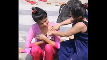 Preview 2 of Desi Suma Aunty - भाभी जी की नहाते समय की विडियो