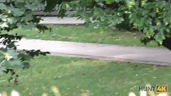 Preview 2 of Lil Choc - HUNT4K. Mann ladt Paar zu seinem Platz ein und fickt Shanie Ryan f&uuml_r Bargeld