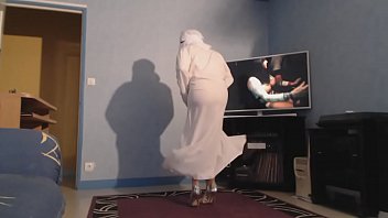 Preview 3 of Hindi Xxx Silk - grosses mamelles de musulmane en burka
