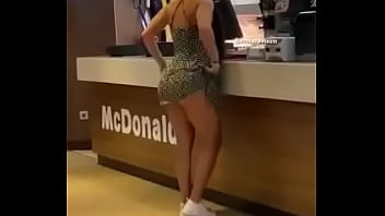 Preview 2 of Anak Yang Beruntung - Muestra culito en centro comercial c&oacute_mo se llamal