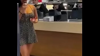 Preview 3 of Anak Yang Beruntung - Muestra culito en centro comercial c&oacute_mo se llamal