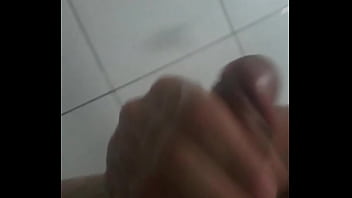 Preview 4 of Hlndl Ma - Gozando no banho