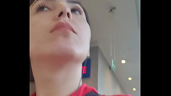 Preview 1 of Mom Sex Gf - Paseiando por bsb subindo as escadas como princesinha