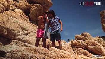 Preview 1 of Lelaki Pakistan Paling Kacak Sex - VIP SEX VAULT - How To Approach A Girl At The Beach And Fuck Her (Noe Milk &amp_ Antonio Ross)