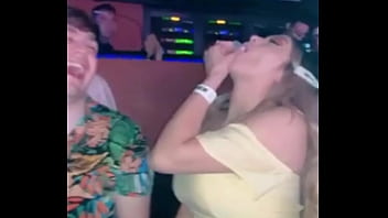 Preview 2 of Roff - mesera le agarra las tetas a arigameplays
