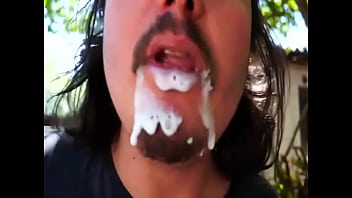 Preview 4 of Kasmir Rap - Gordinha pediu leitinho e se lambuzou toda!