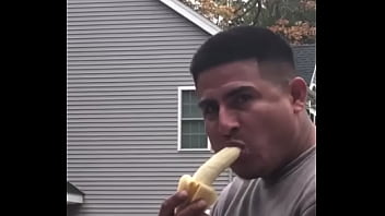 Preview 2 of Colombianas Lindapop - Straight construction man sucks banana