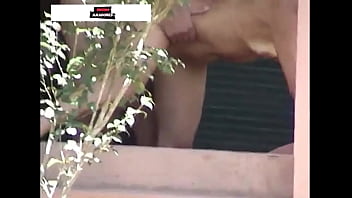 Preview 4 of Daru Pine Wali Uorat Ki Chudai - Jovem faz sexo com loira gostosa na varanda de casa e vizinho atento filma tudo