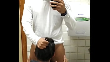 Preview 3 of Strong Hip Baby - RECEBI UMA MAMADA GOSTOSA DO MOLEQUE DENTRO DO BANHEIRO DE DEFICIENTES