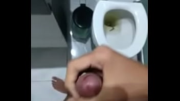 Preview 2 of Somal Beby Xxx - NEGRO GOSTOSO PELUDO GOZA MUITO MAIS MUITO GOSTOSO NA PRIVADA EM QUANTO SEU PAI NAO CHEGA EM CASA BATE SUA PUNHETA A JATO E ACABA GOZANDO MUITO GOSTOSO
