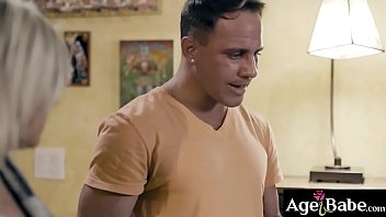 Preview 1 of Saraswati Video Naked - Mature neighbor Payton Hall  saw this new hot stud so she invited and seduces him and ended up fucking with his fresh young meaty dick.
