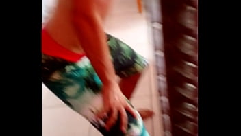 Preview 2 of Indian Bollywood Xxx Videos - Maconheiro dan&ccedil_ando funk e mostrando a bunda