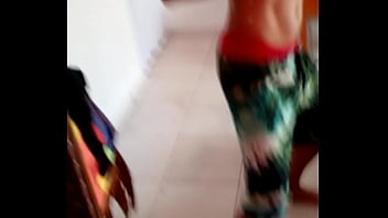 Preview 1 of Indian Bollywood Xxx Videos - Maconheiro dan&ccedil_ando funk e mostrando a bunda
