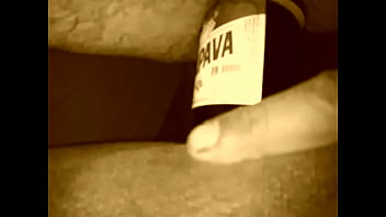 Preview 1 of Tommy Defloration Video - Gostoso garrafa tudinho dentro