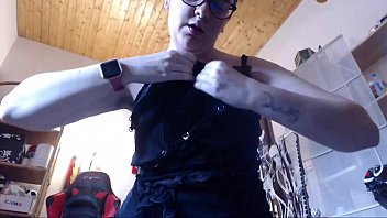 Preview 2 of Neighbor Finds Wife Caught Alone - Distruggo un vestito che mi ha regalato il mio ex fidanzato ti piace? A me fa impazzire!
