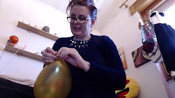 Preview 2 of Japanese Teen Pain Tube - Questi palloncini colorati fanno eccitare cos&igrave_ tanto tua madre che ci squirta sopra come non mai